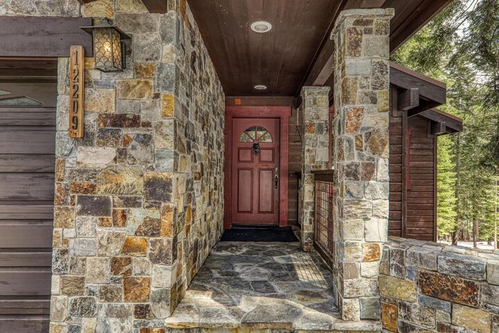 12209 Greenleaf Way  Truckee CA 96161 photo