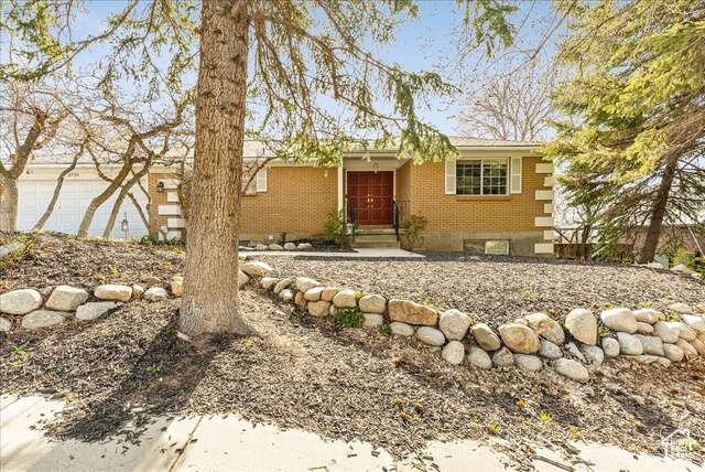 Property Photo: 8796 S Hidden Oak Dr UT 84121