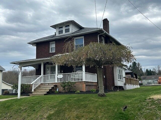 Property Photo: 1027 W Ridge Avenue PA 16150