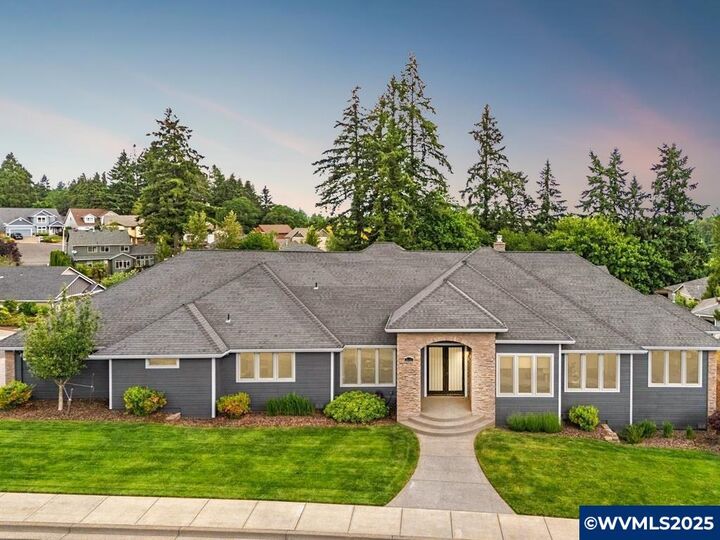 Property Photo: 2111 Celeen Av SE OR 97302