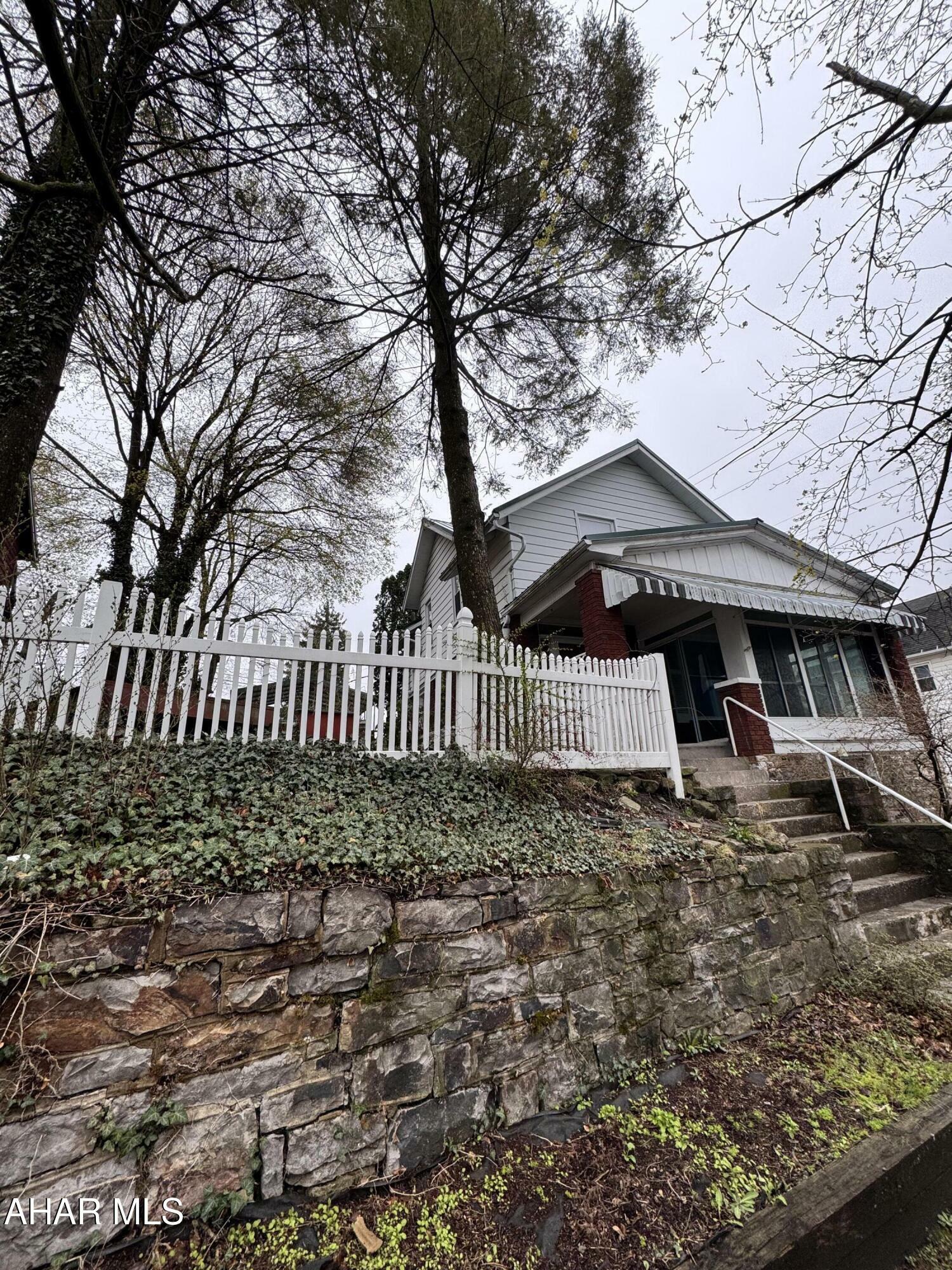 Property Photo: 2123 2nd Avenue PA 16602