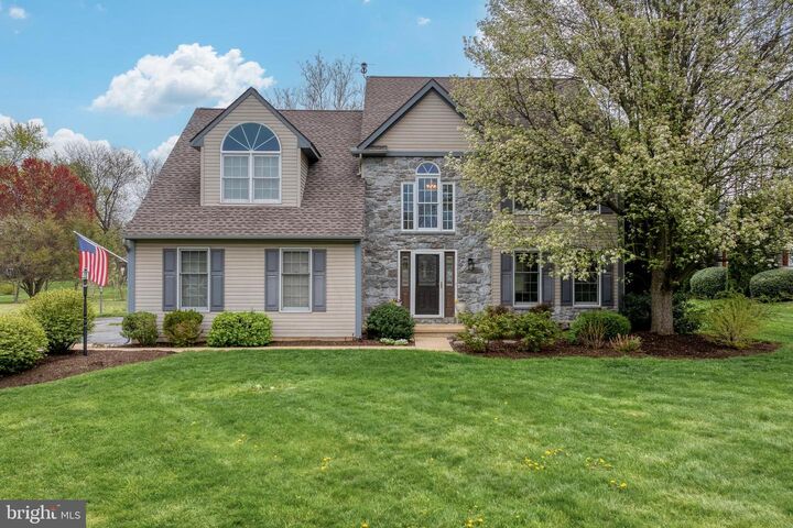 2601 Paddock Lane  Lancaster PA 17603 photo
