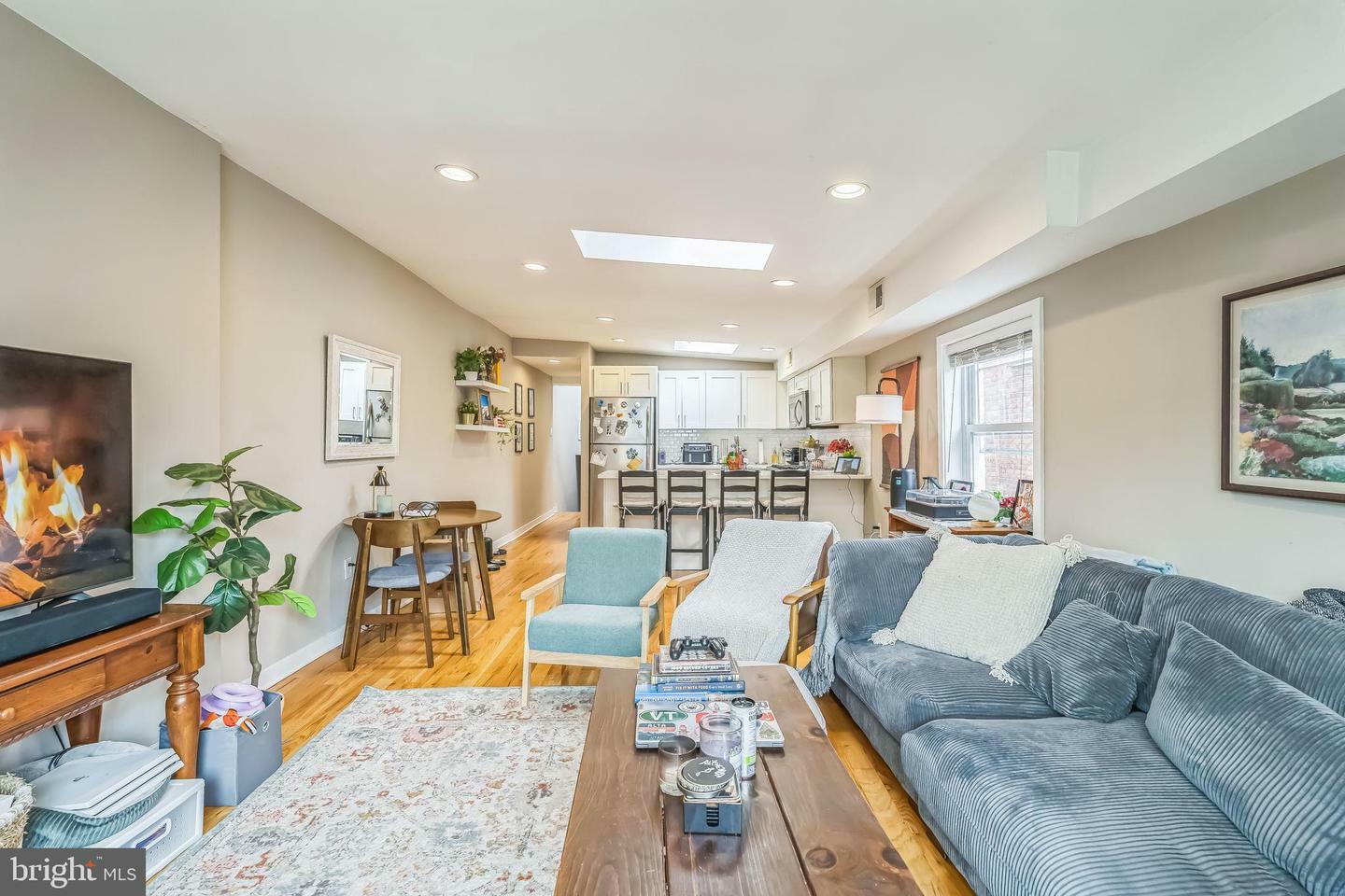 Property Photo: 1522 Mount Vernon Street 3 PA 19130