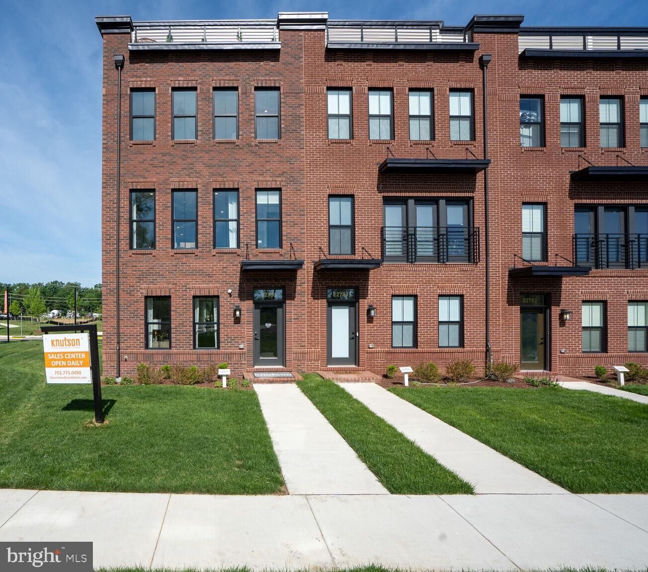 Property Photo:  42104 Hazel Grove Terrace  VA 20148 