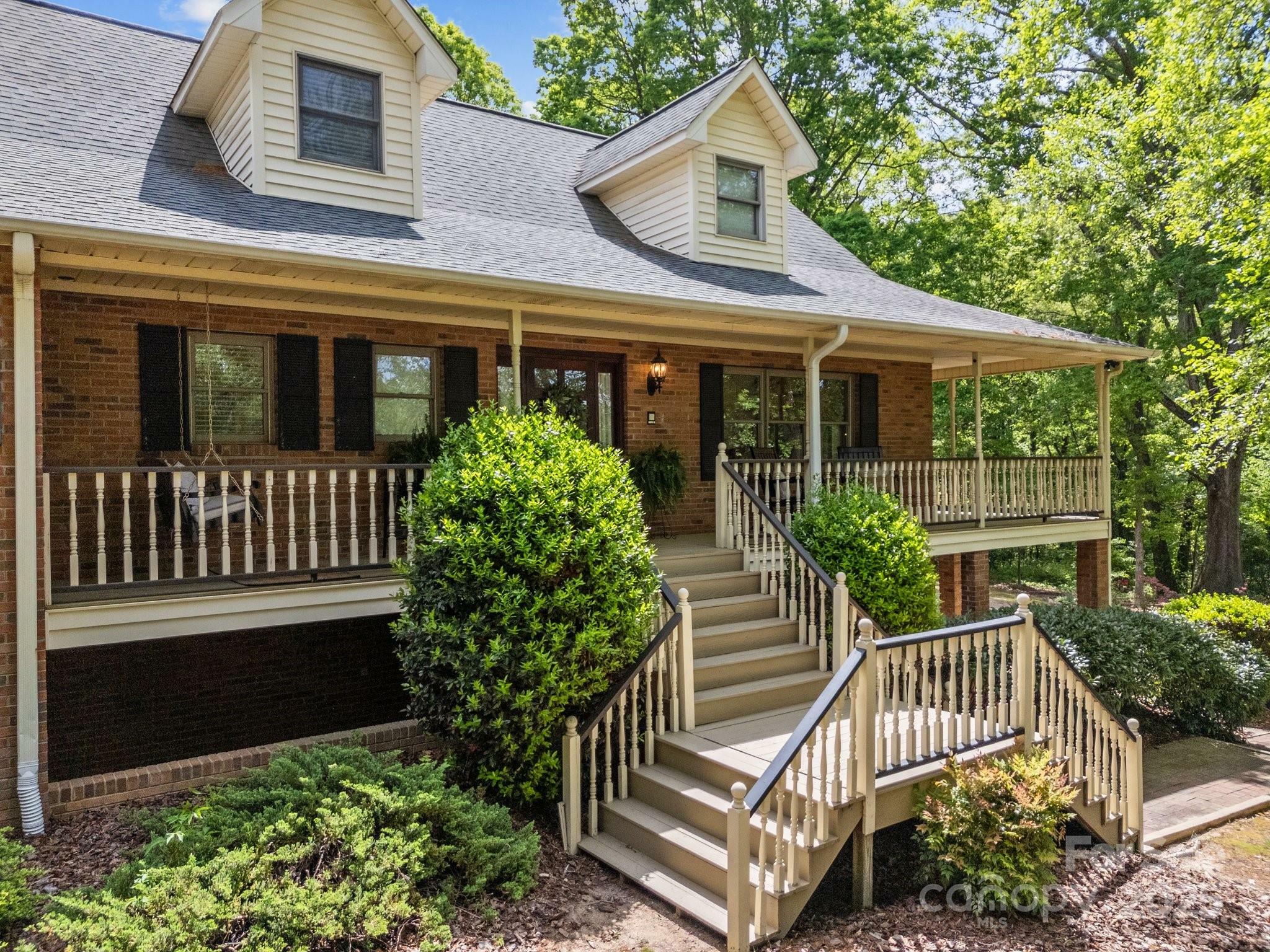 Property Photo: 627 S Chapel Street NC 28088