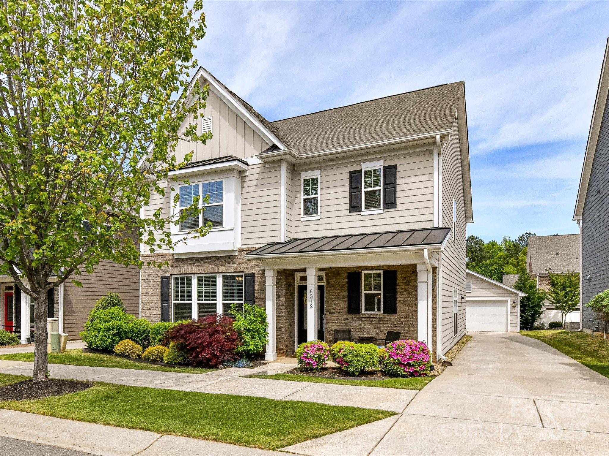 Property Photo: 6312 Kennard Drive NC 28216