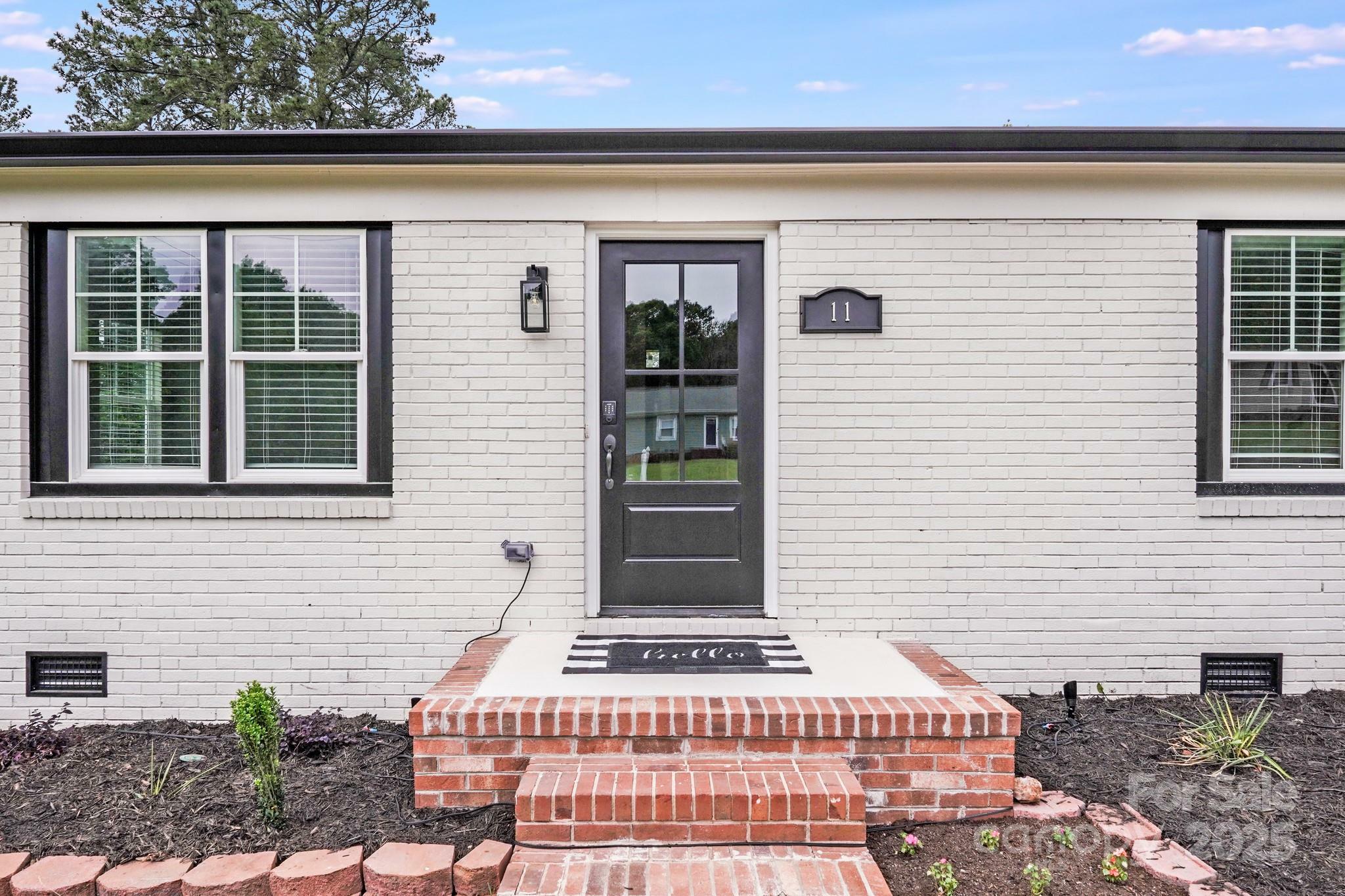 Property Photo: 11 Cobblestone Lane NW NC 28027