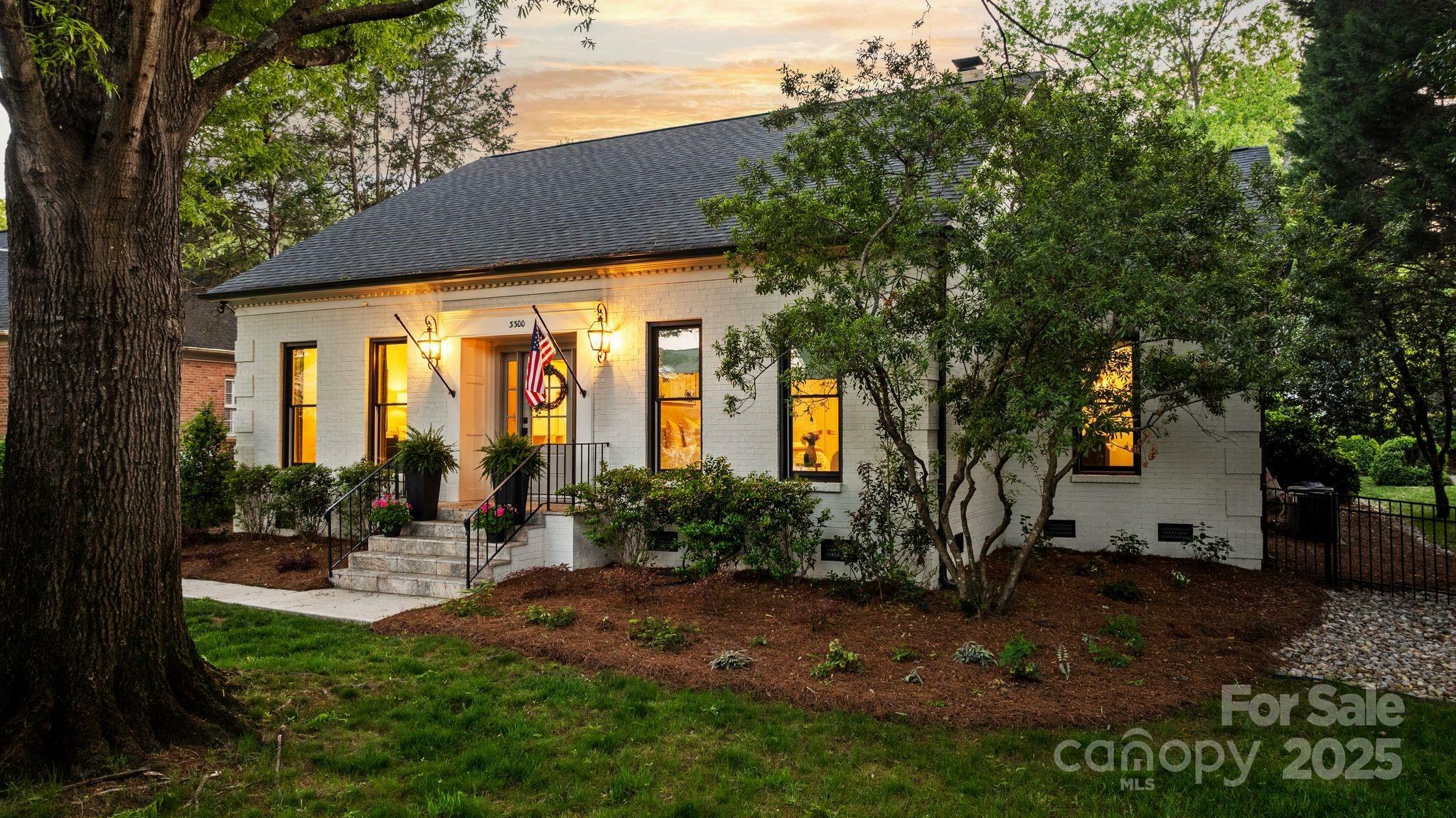 Property Photo: 3300 Sharon Road NC 28211