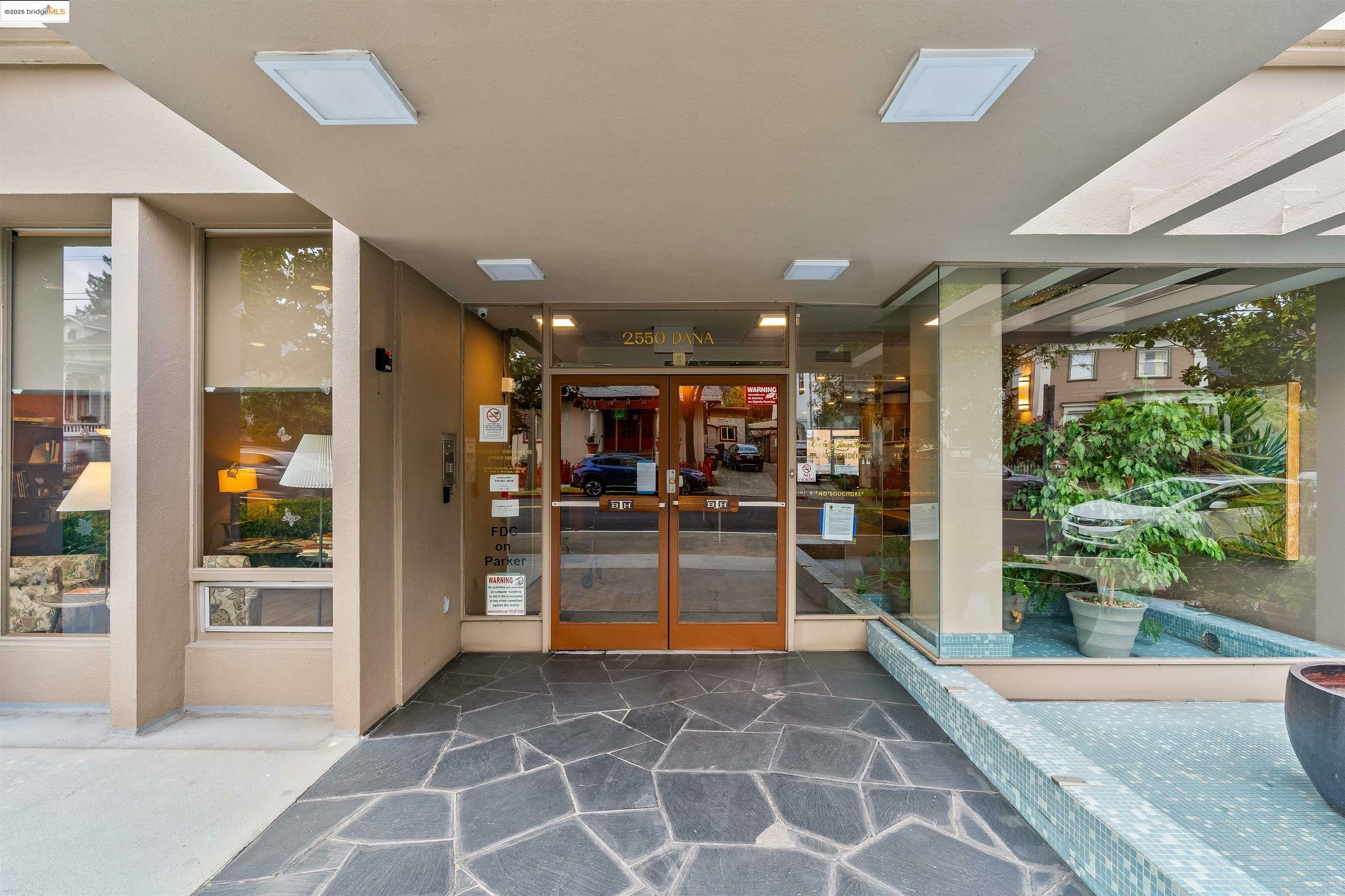 Property Photo: 2550 Dana St 8H CA 94704