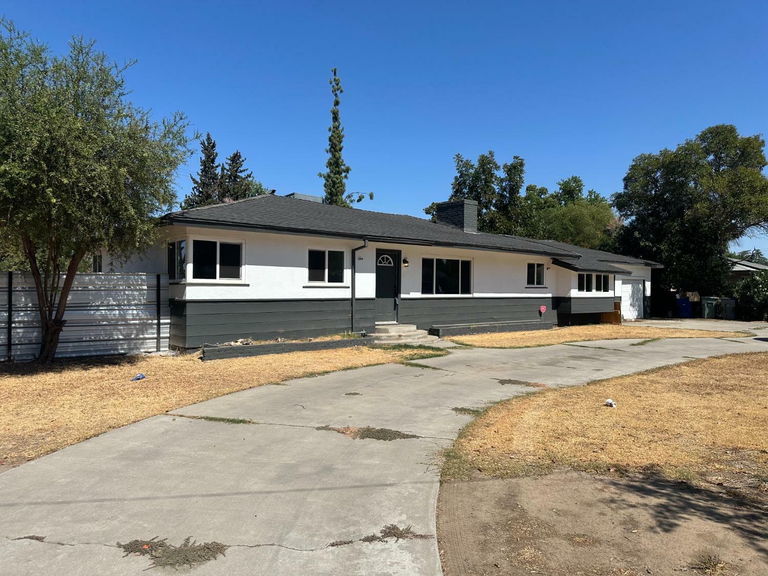 Property Photo: 1244 W Santa Ana Avenue CA 93705