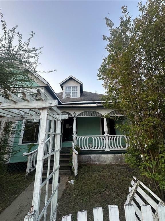 Property Photo: 208 East Main Street LA 71483