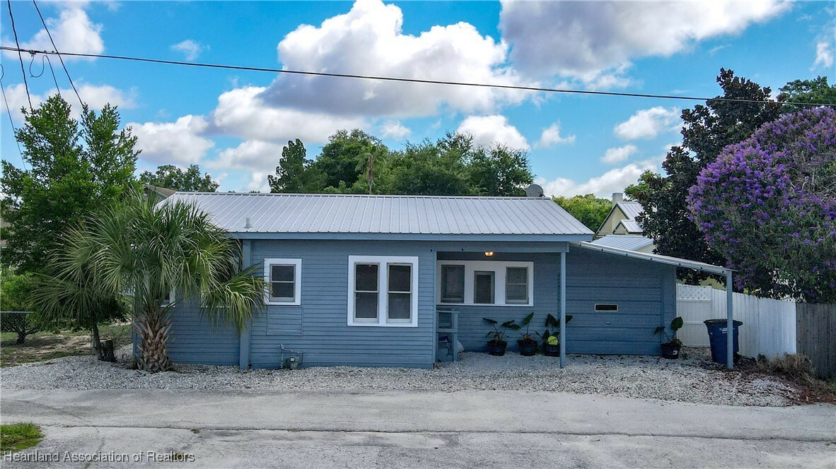 Property Photo: 359 Oak Avenue FL 33870