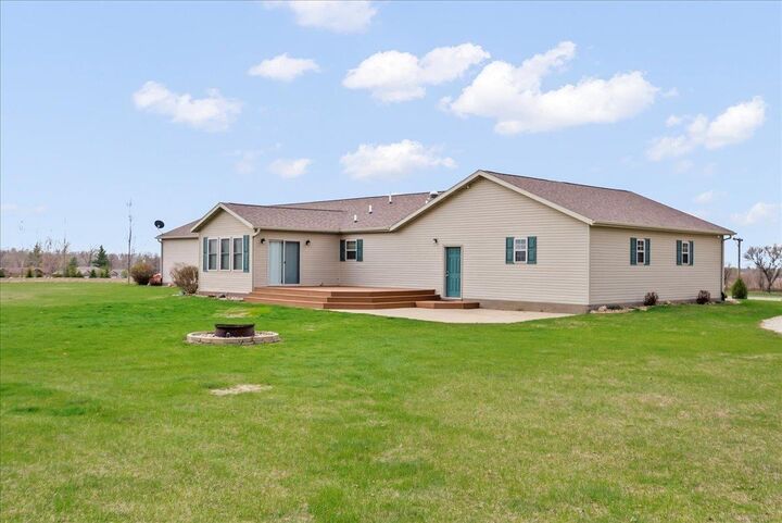 Property Photo:  1734 Outer Road  IA 50662 