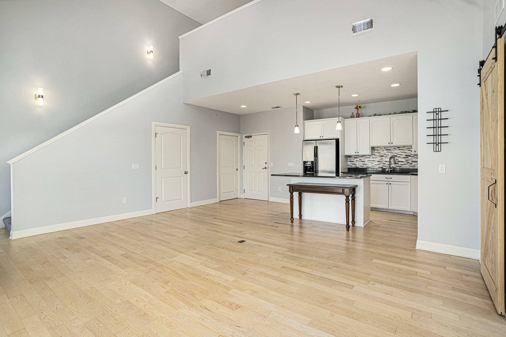 Property Photo: 917 W Savidge Street MI 49456