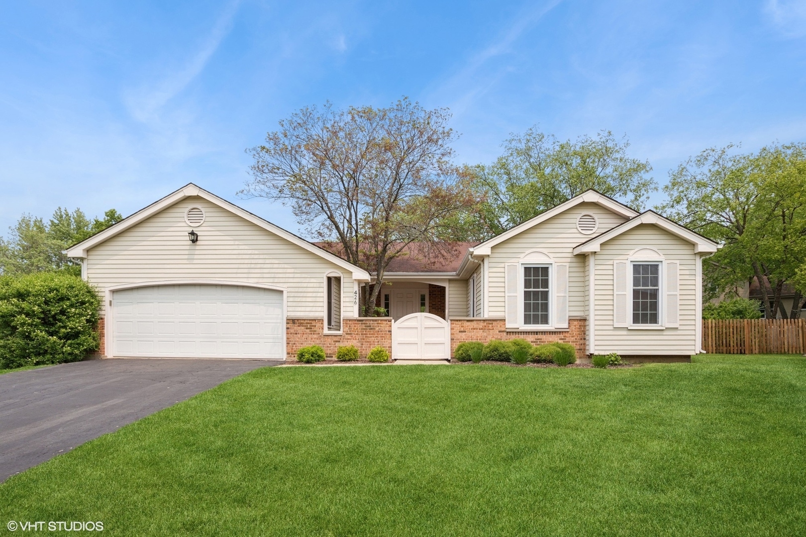 Property Photo:  426 Burnley Circle  IL 60193 