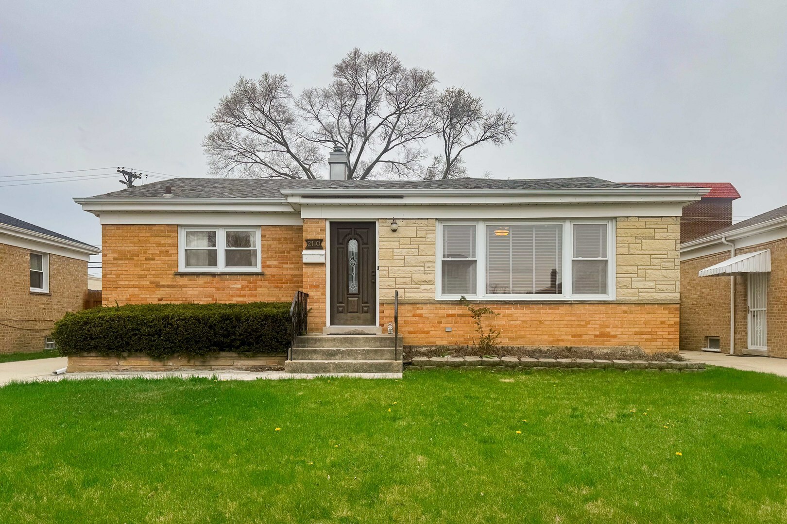 Property Photo: 2110 Mandel Avenue IL 60154