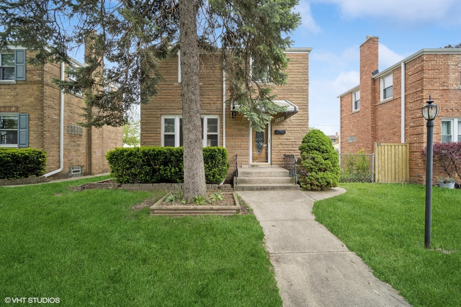 Property Photo: 2640 Oak Street IL 60131