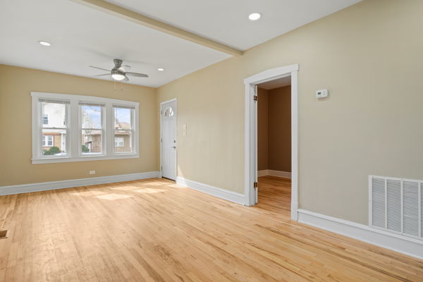 Property Photo: 3507 N Osceola Avenue IL 60634