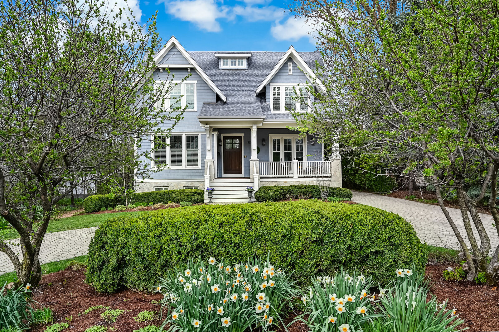 Property Photo: 910 S Grant Street IL 60521