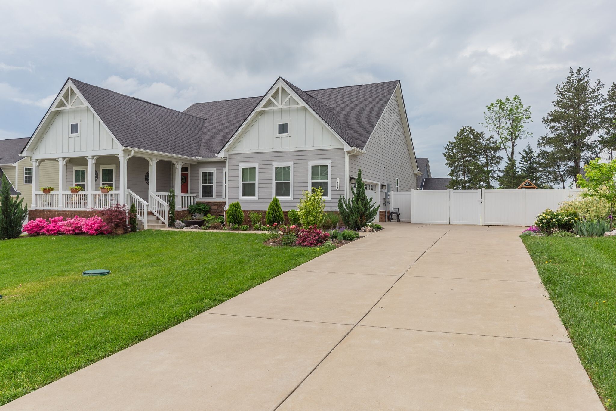 Property Photo: 1624 Lila Dr TN 37128