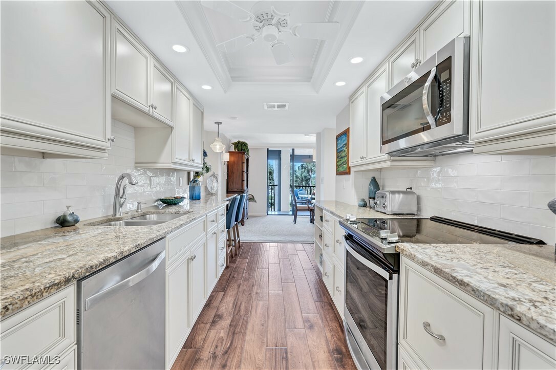 Property Photo: 2400 Gulf Shore Boulevard N 203 FL 34103