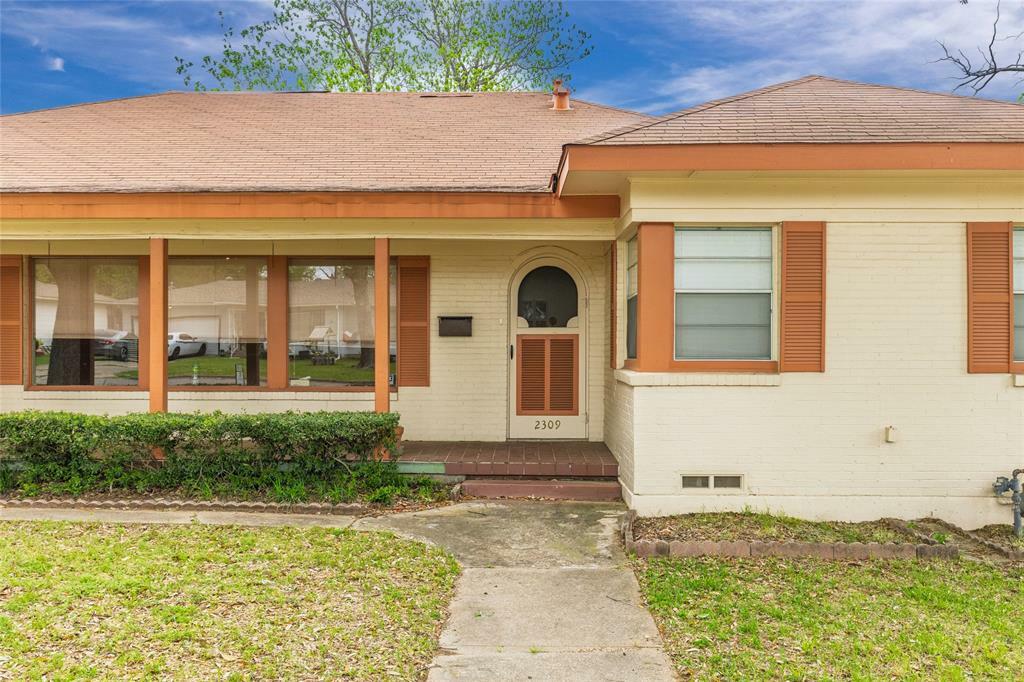 Property Photo: 2309 Holsum Circle TX 75401