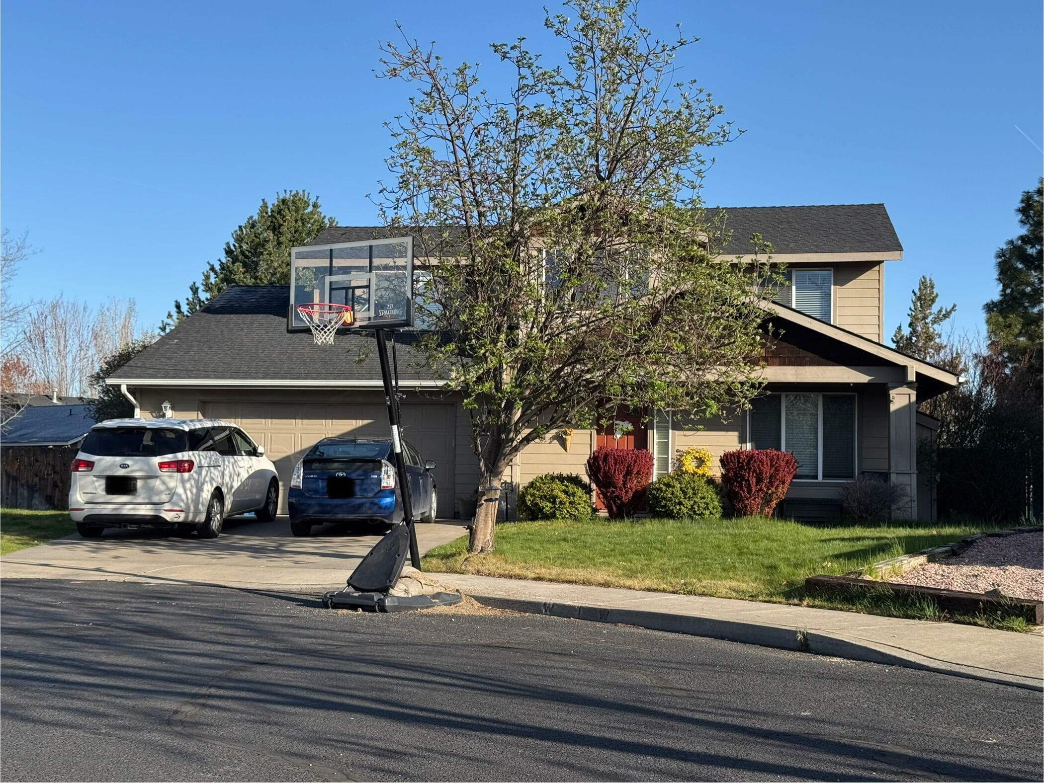 Property Photo: 2415 NW Antler Court OR 97756