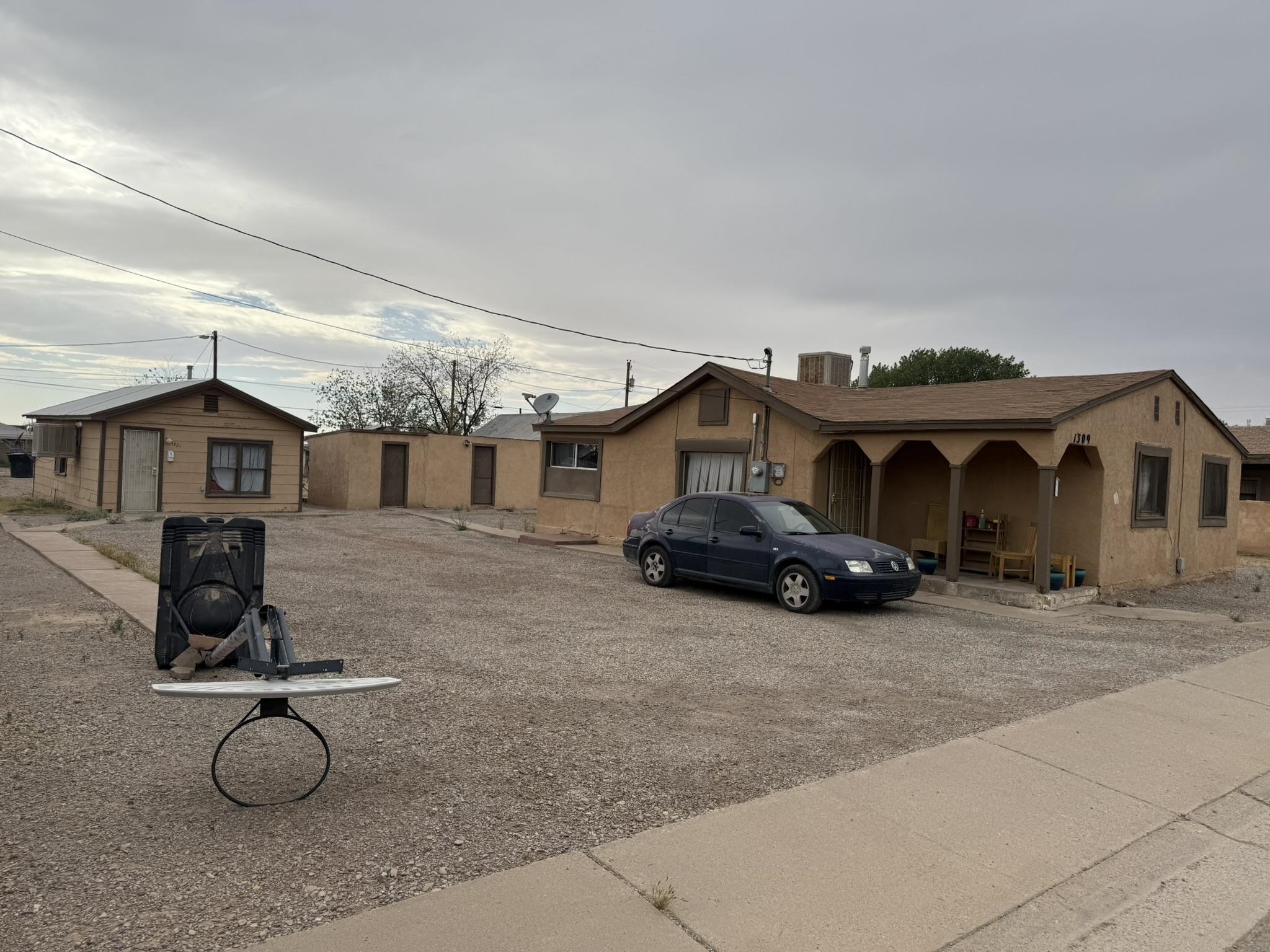 Property Photo: 1309 Hawaii Ave NM 88310
