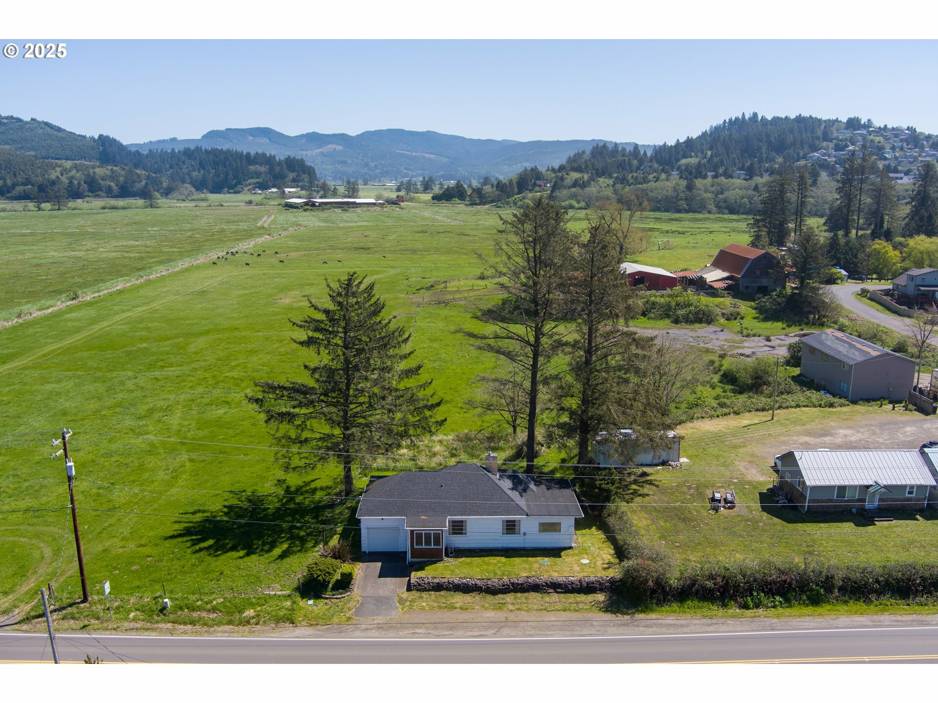Property Photo: 34475 Brooten Rd OR 97135