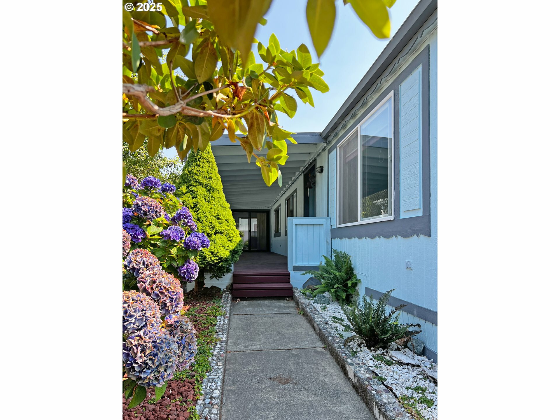 Property Photo: 16063 Driftwood Ln 26 OR 97415