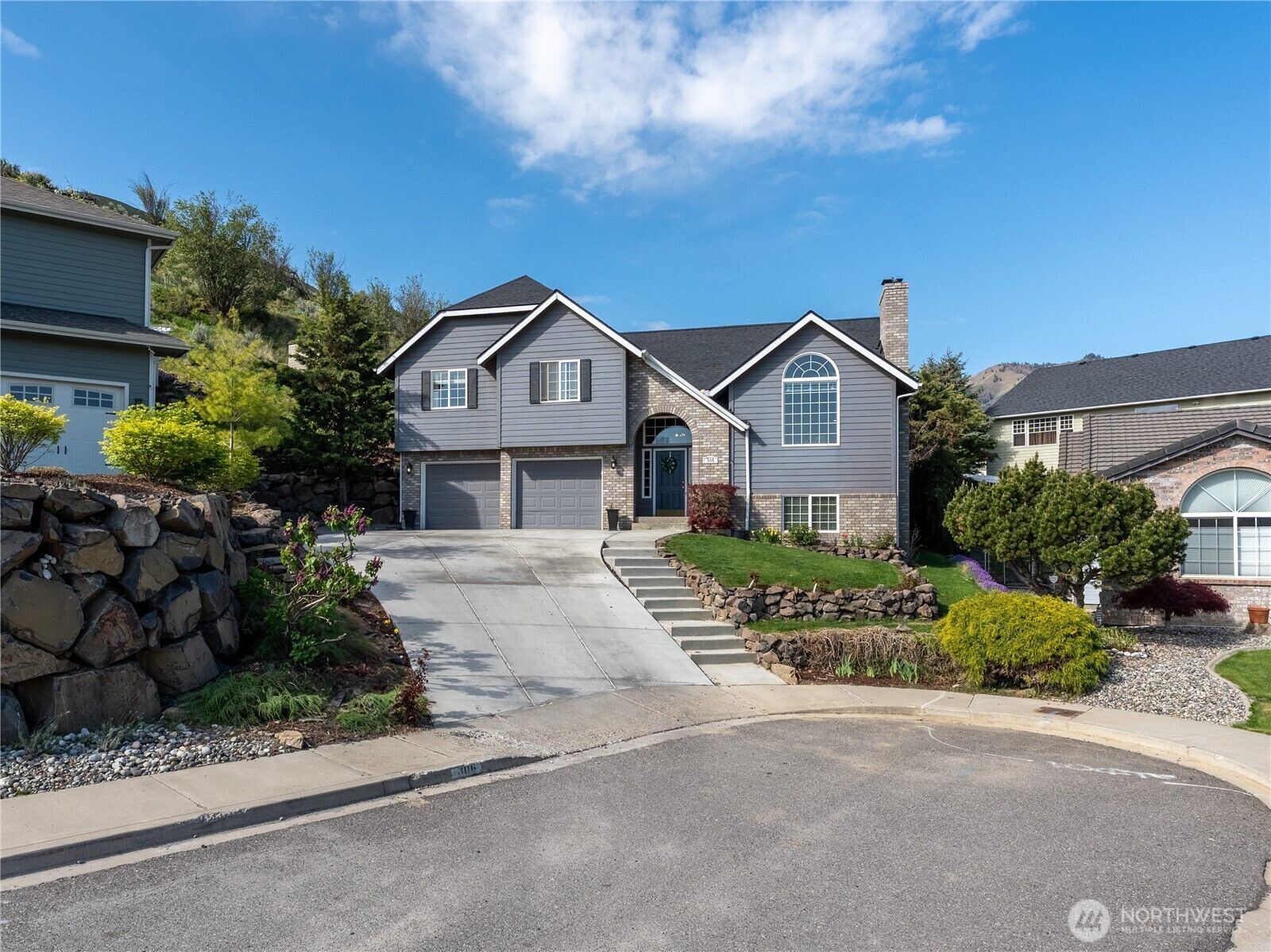 Property Photo: 306 Canyon WA 98801