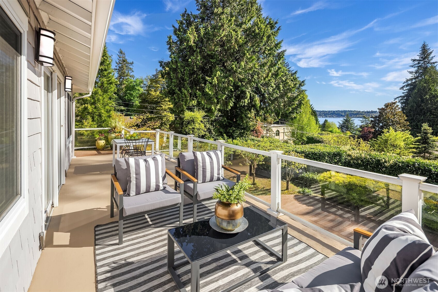 Property Photo: 29 94th Avenue NE WA 98004