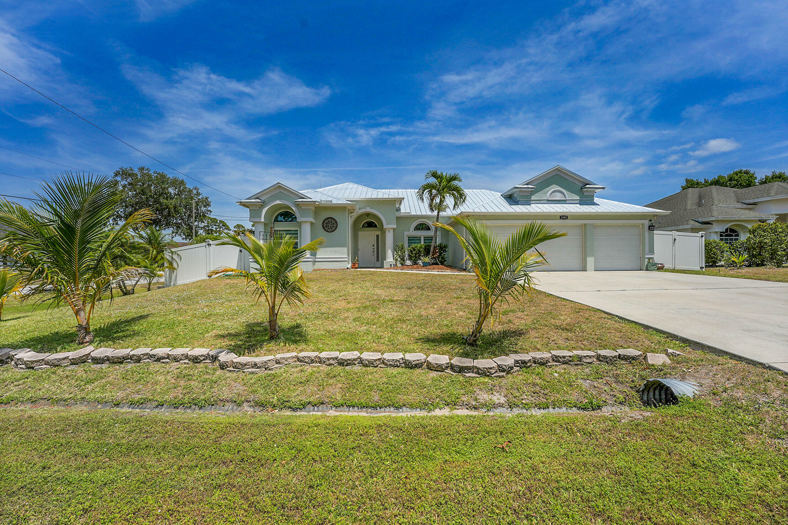 Property Photo: 1085 SW Consolata Avenue FL 34953
