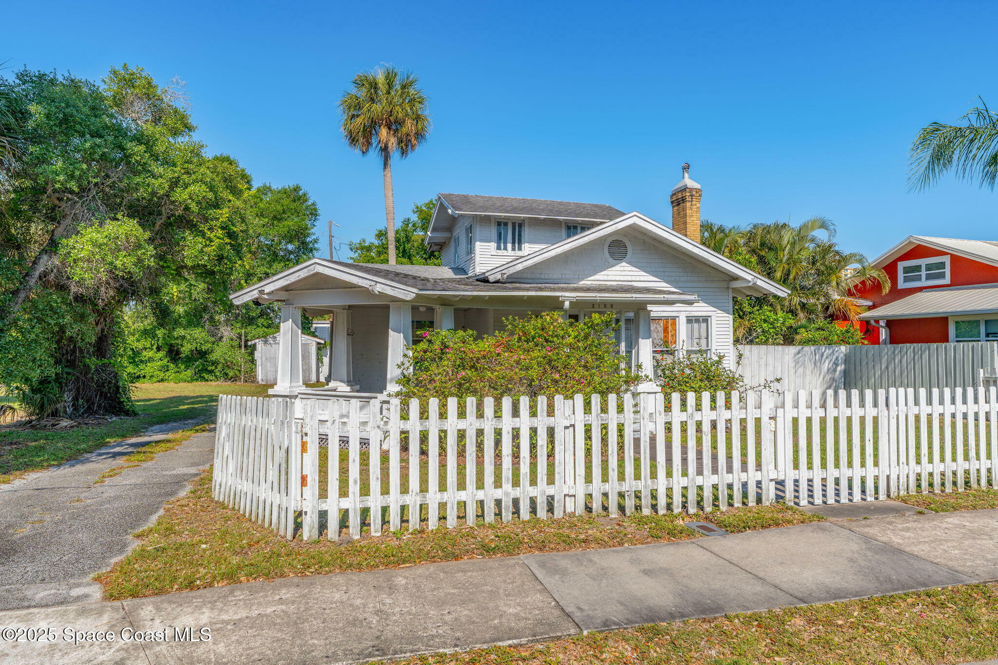 Property Photo: 2106 Vernon Place FL 32901