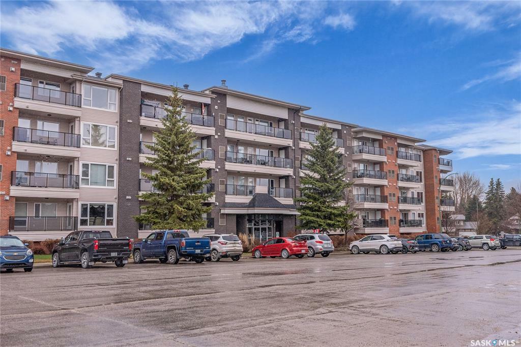 Property Photo: 102 Kingsmere Place 307 SK S7J 2K3