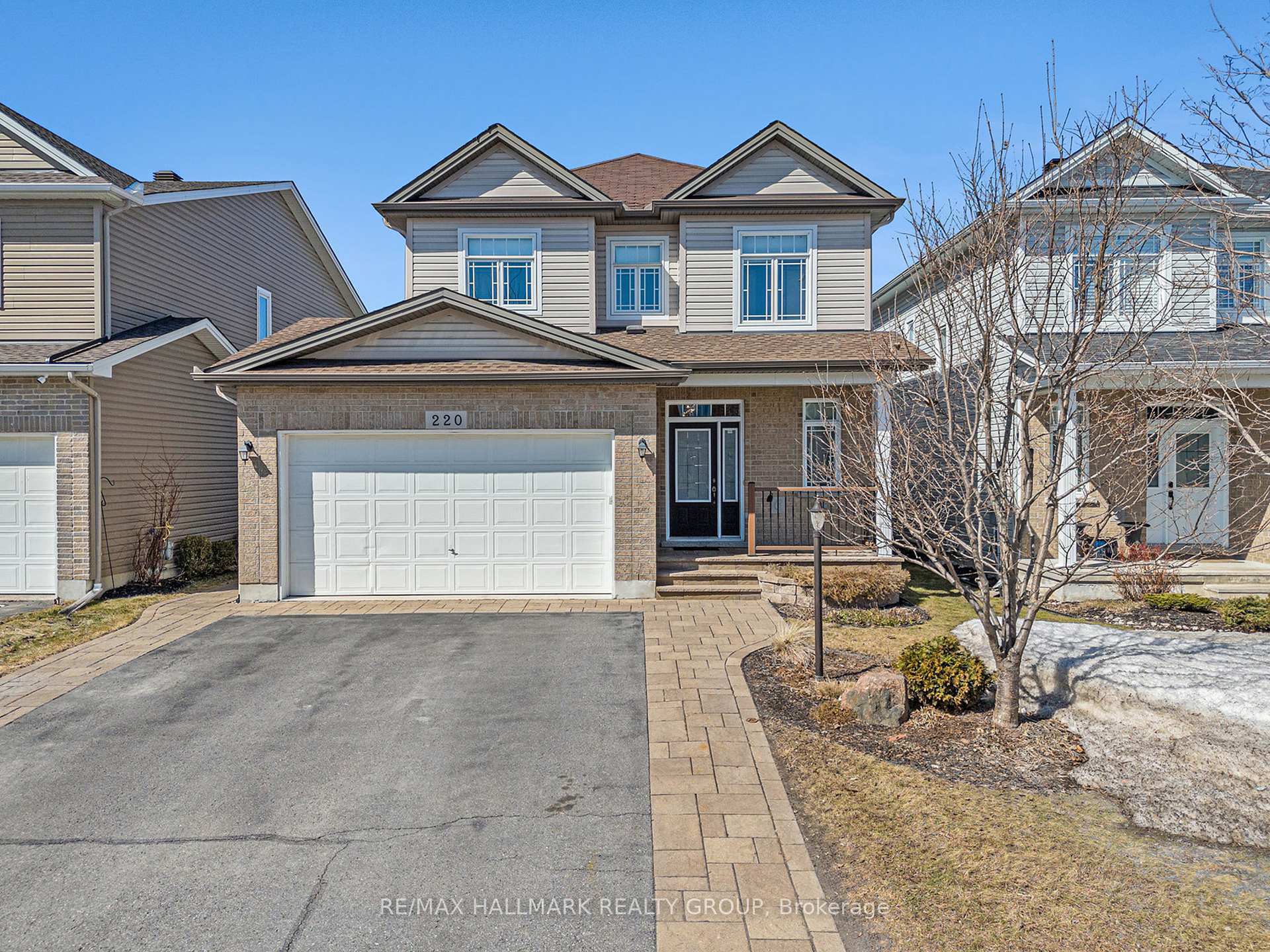 Property Photo: 220 Celtic Ridge Crescent ON K2W 0C1