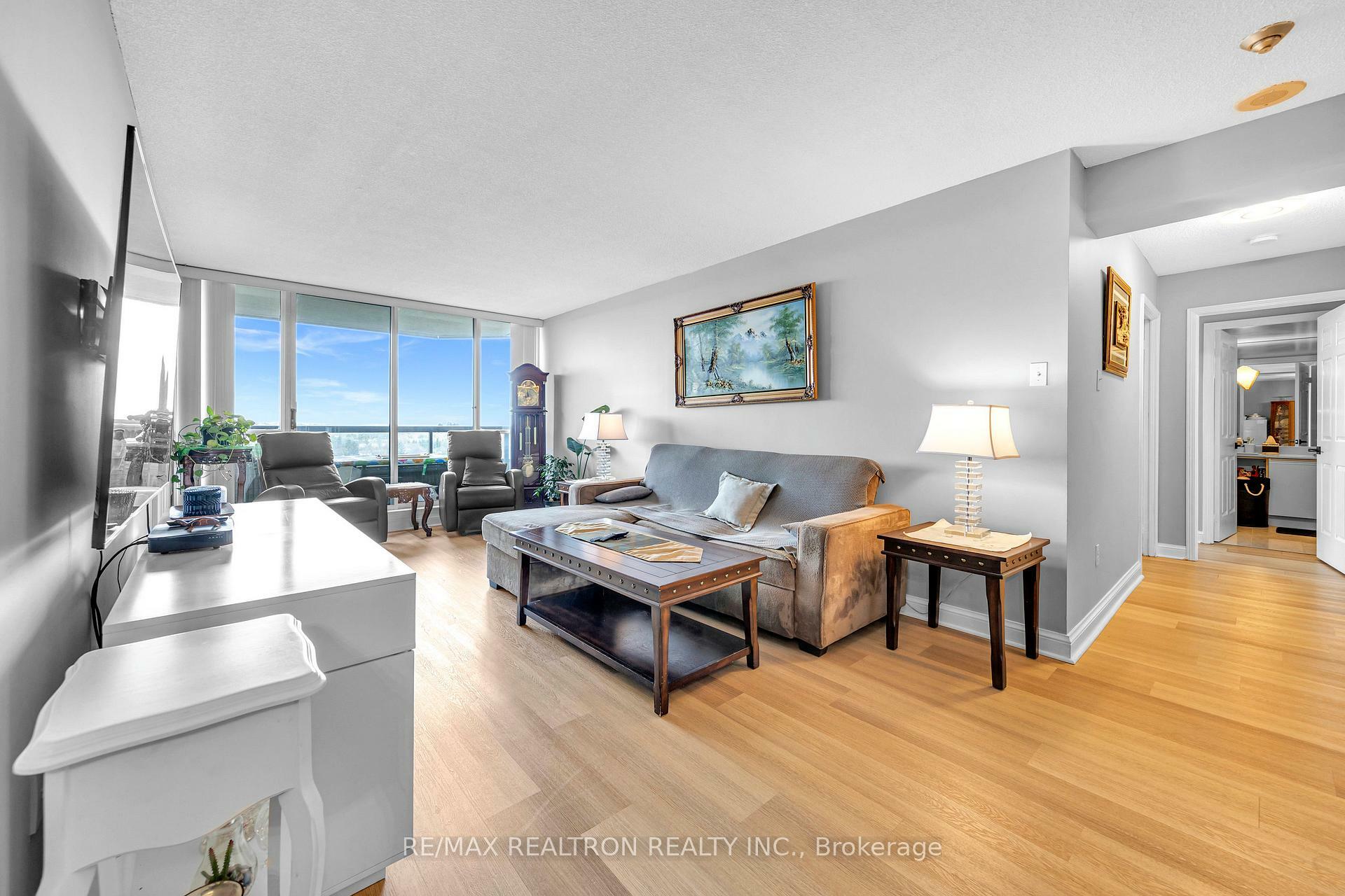 Photo de la propriété: 24 Hanover Road 907 ON L6S 5K8