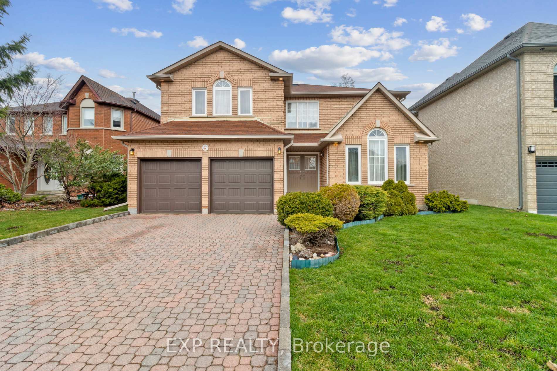 Property Photo: 21 Cantex Court ON L4S 1B1