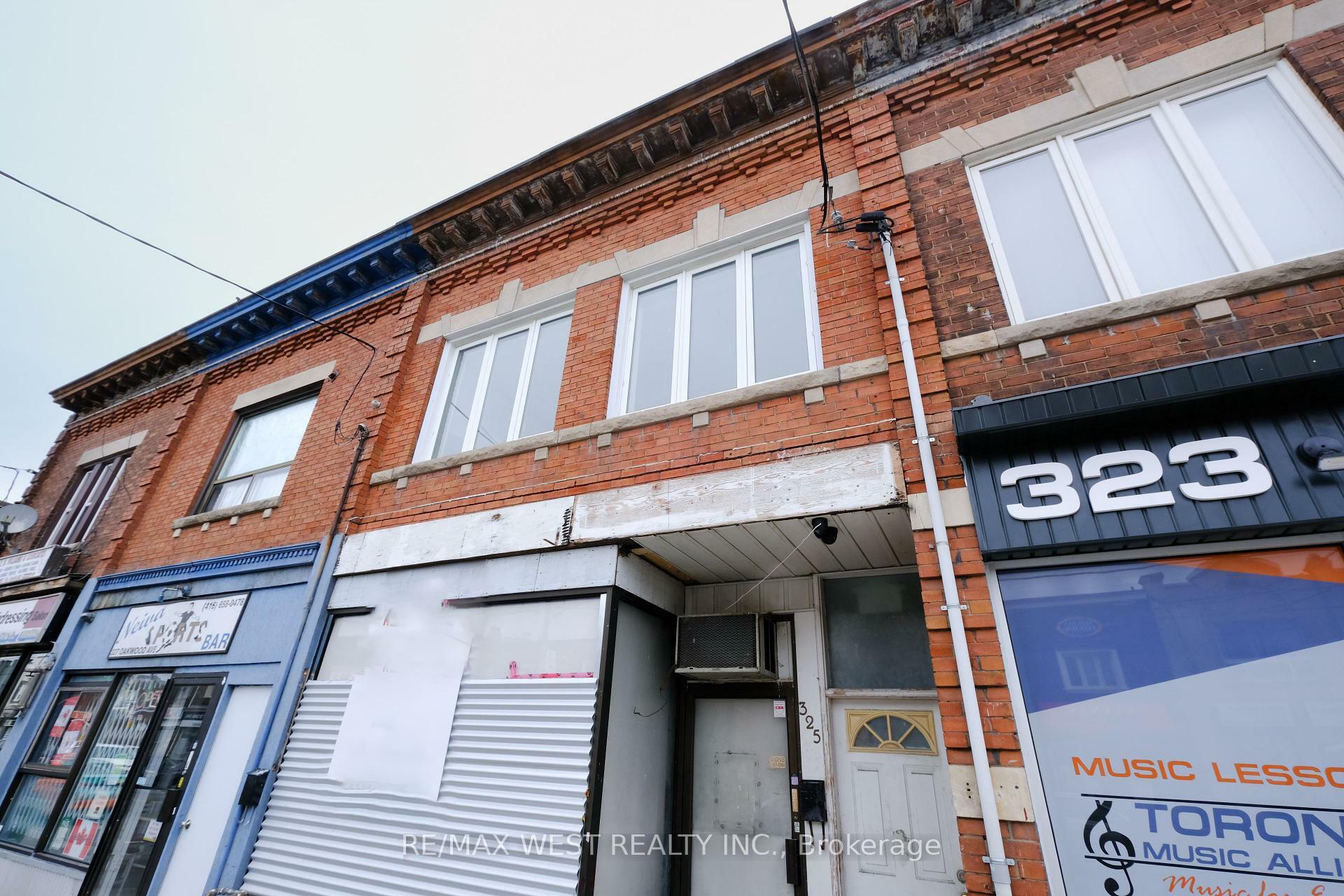 Property Photo: 325 Oakwood Avenue 2nd Floor ON M6E 2V8