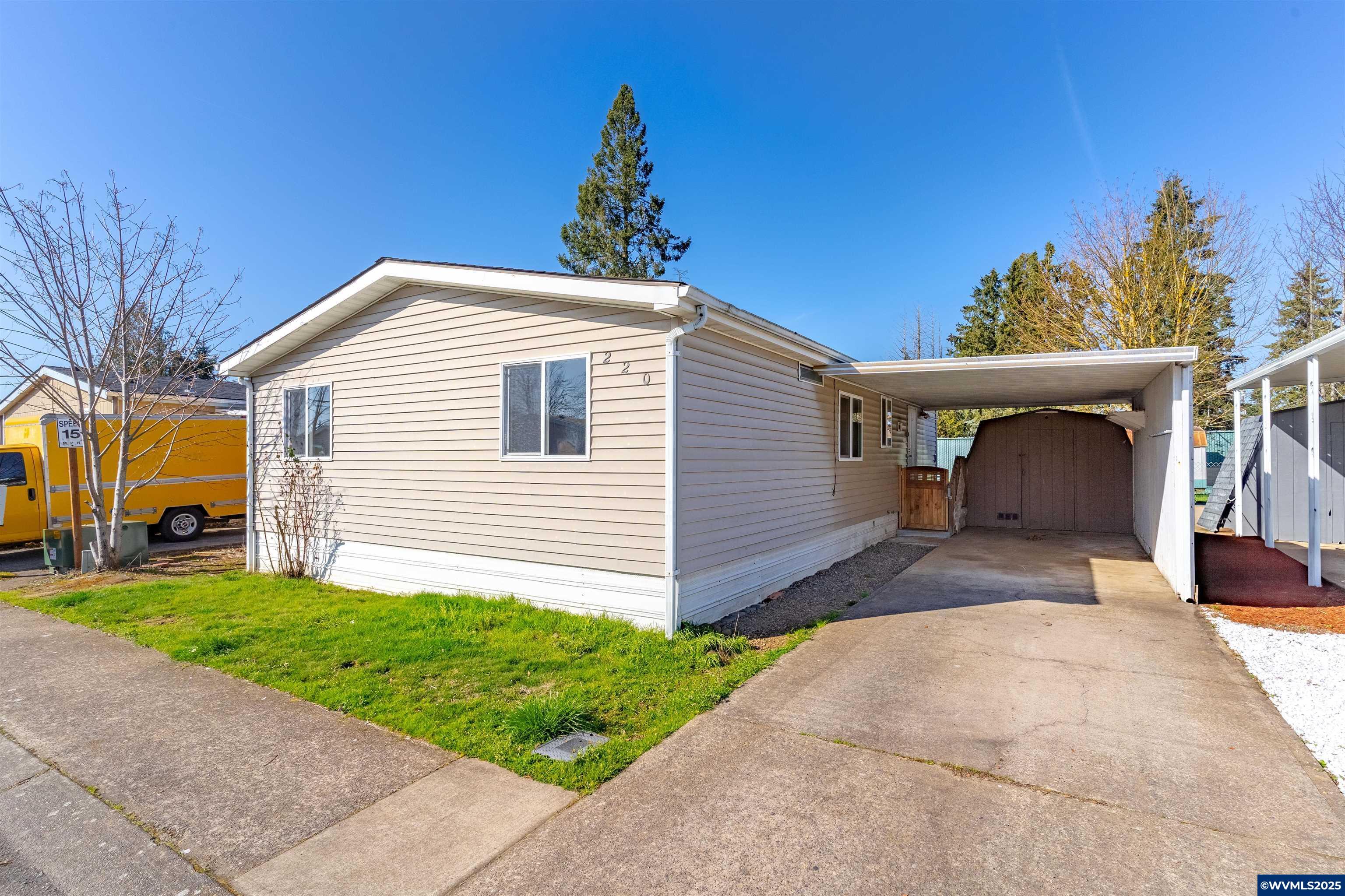 Property Photo: 220 Evergreen Dr OR 97325