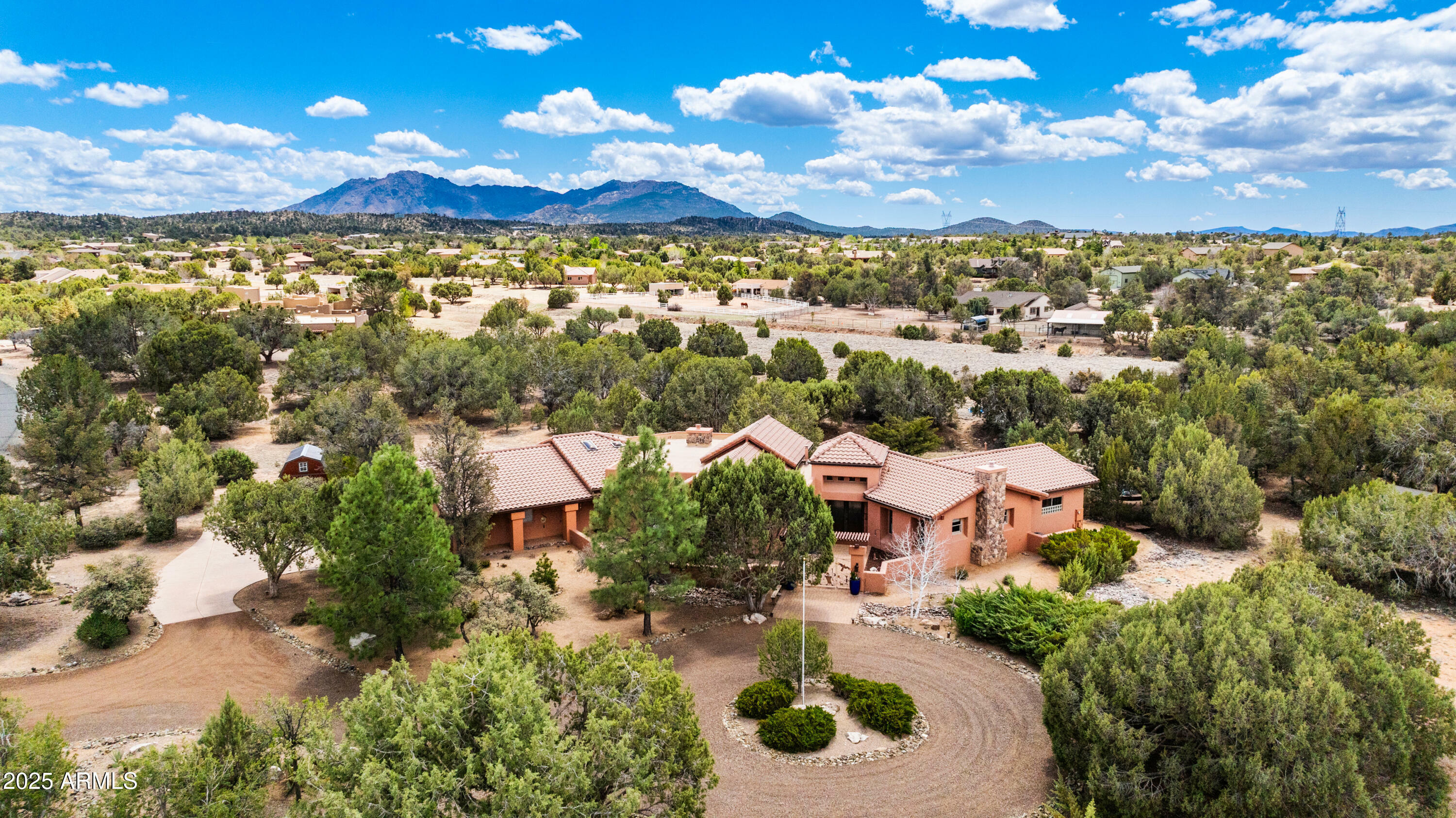 Property Photo: 13700 N Warpaint Place AZ 86305