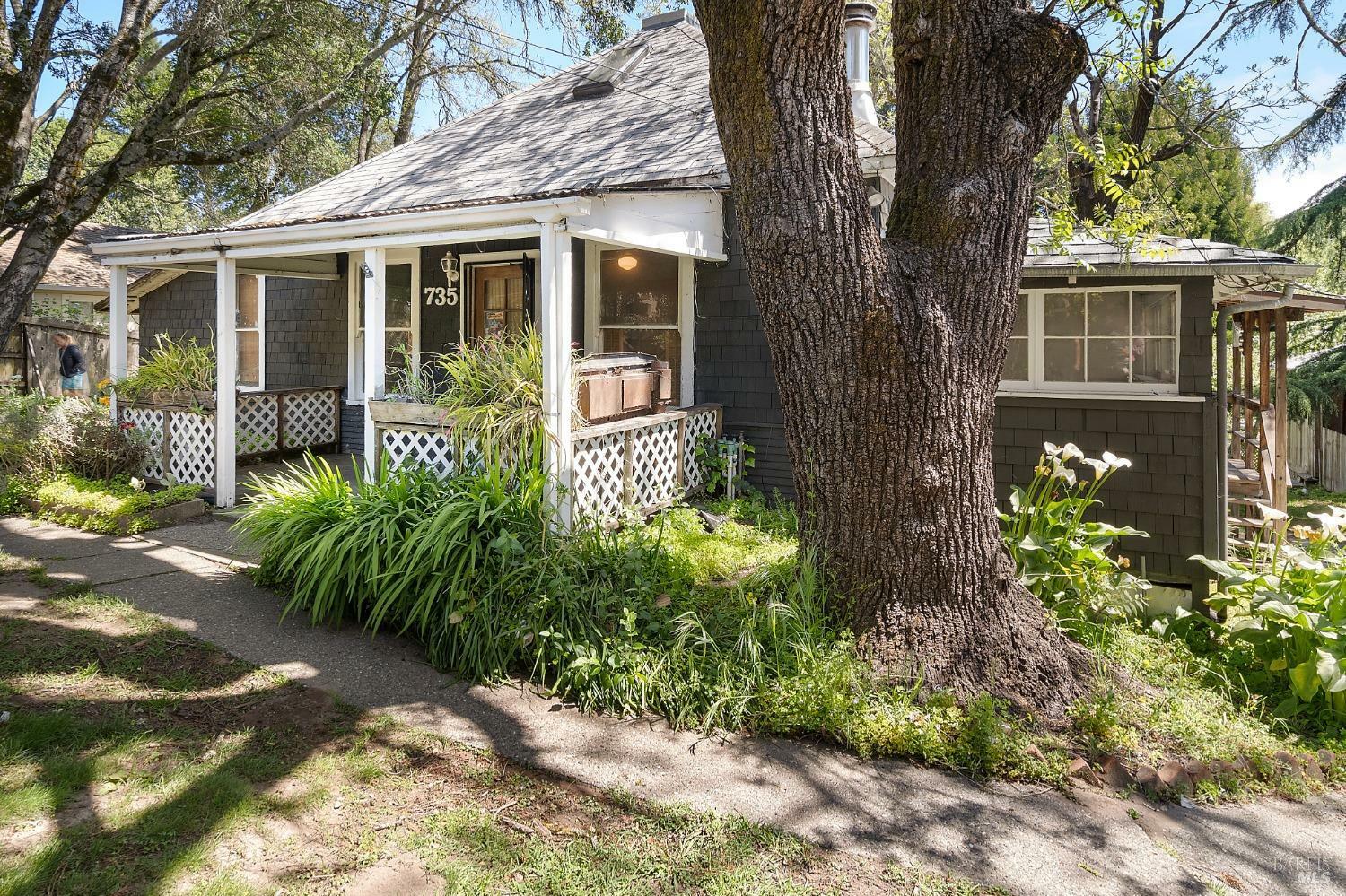 Property Photo: 735 Robinson Road CA 95472