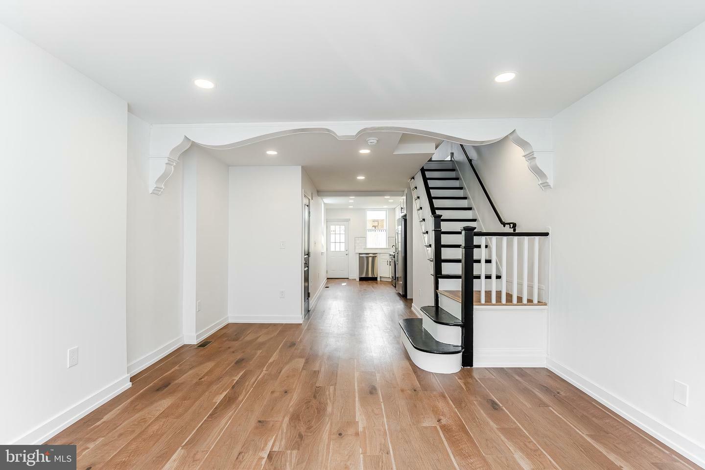 Property Photo: 2426 S Alder Street PA 19148