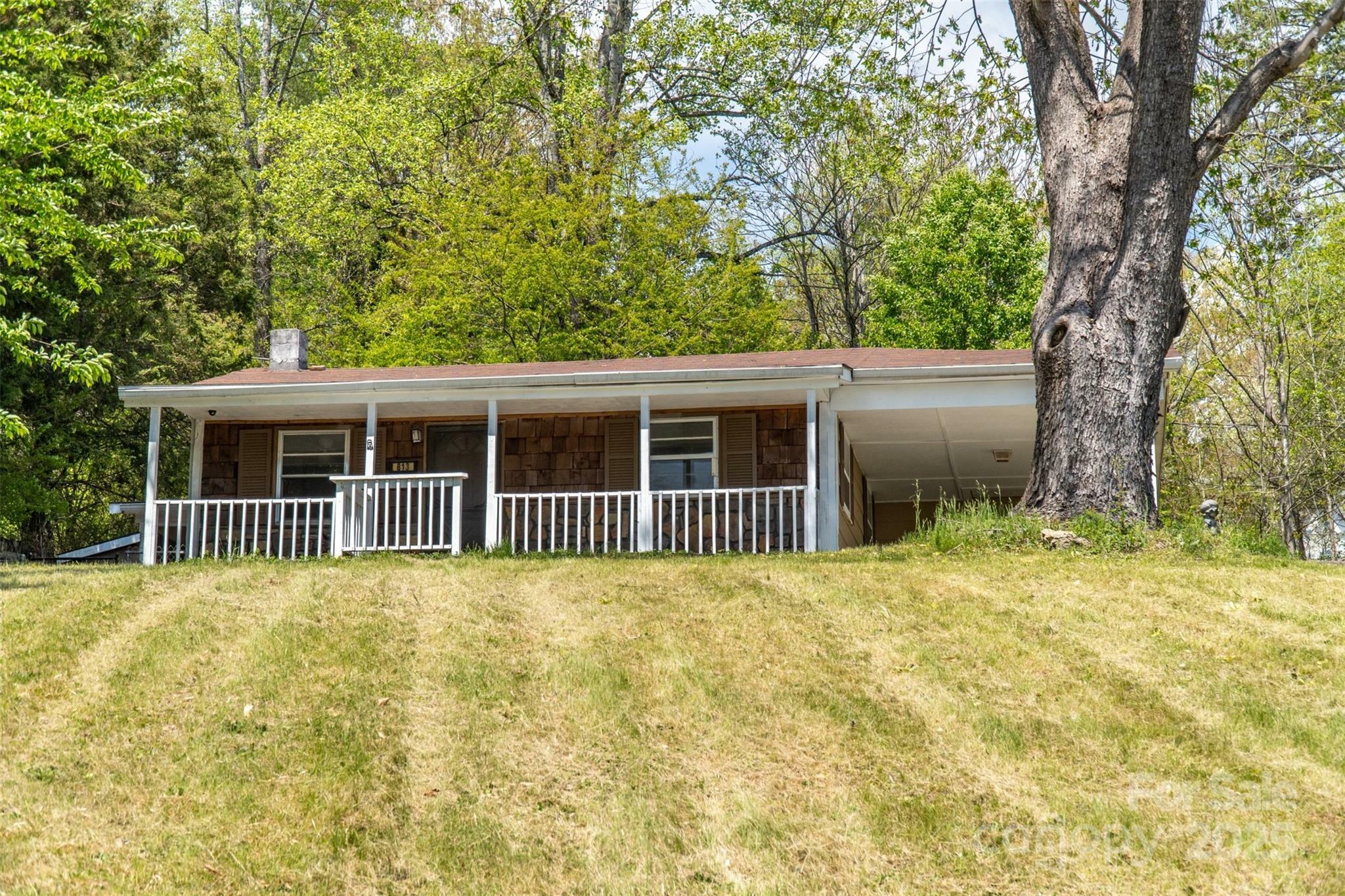 Property Photo: 813 Severt Circle NC 28645