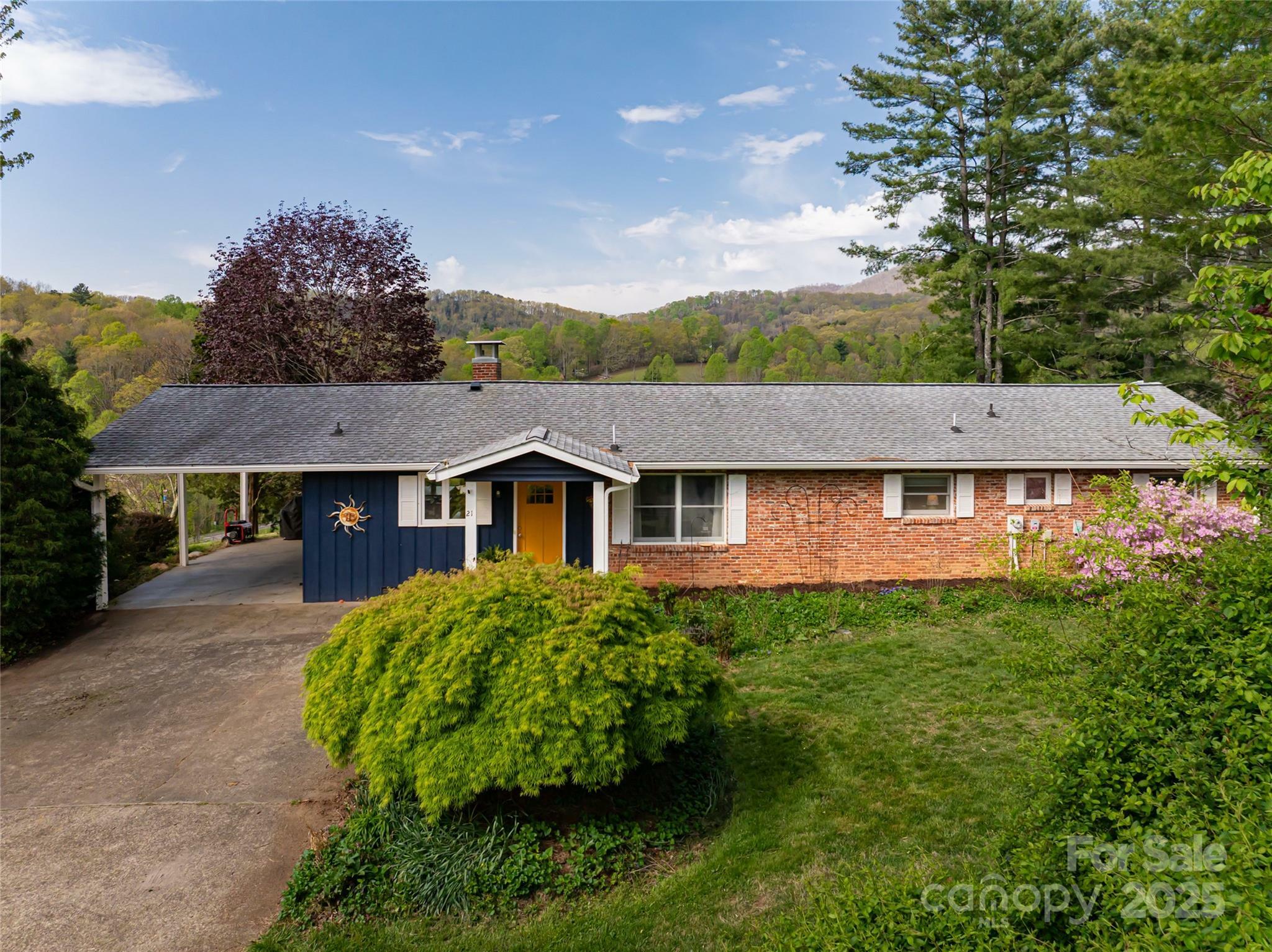 Property Photo: 21 Pinnacle Pine Trail NC 28715
