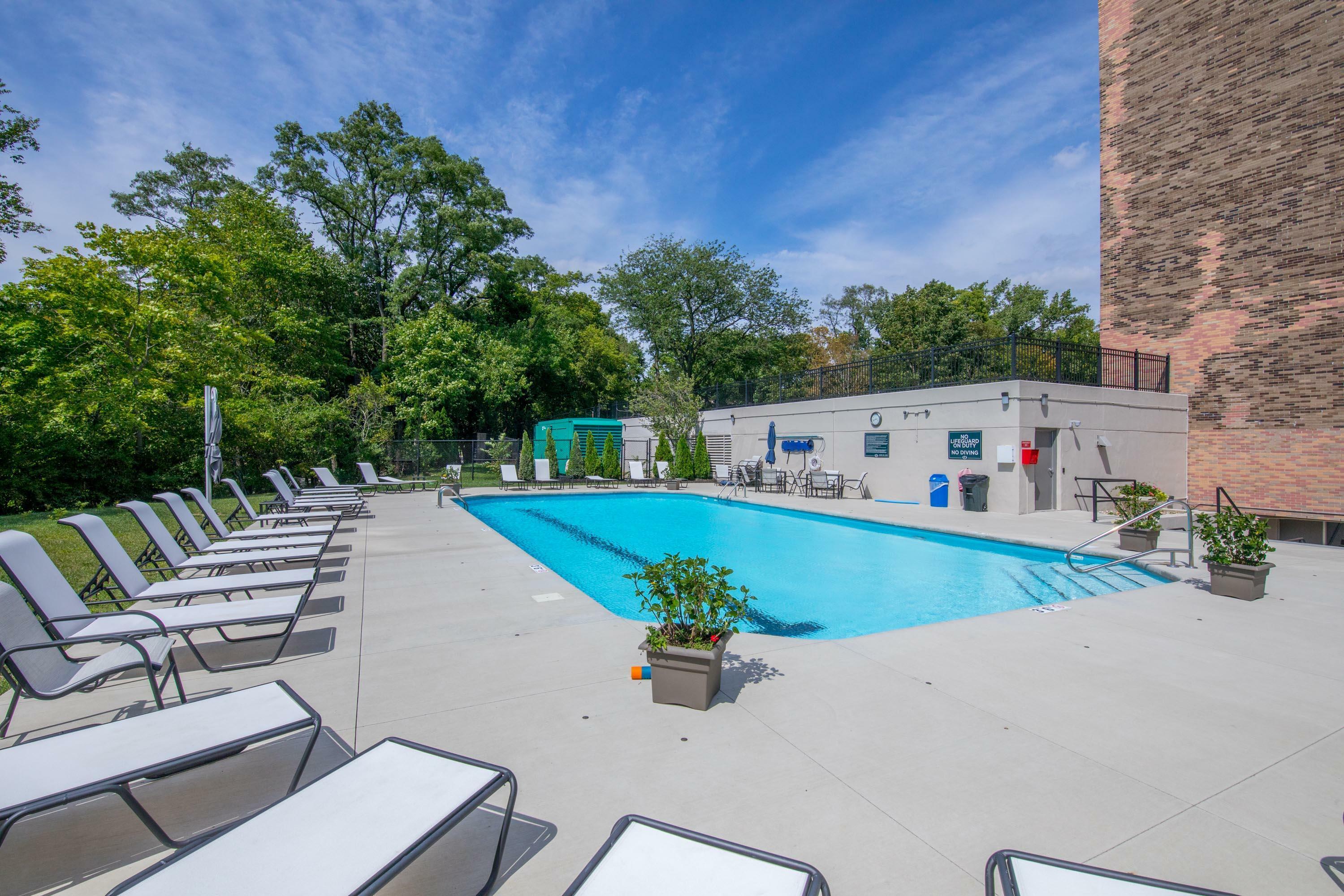 Property Photo: 1000 Urlin Avenue OH 43212