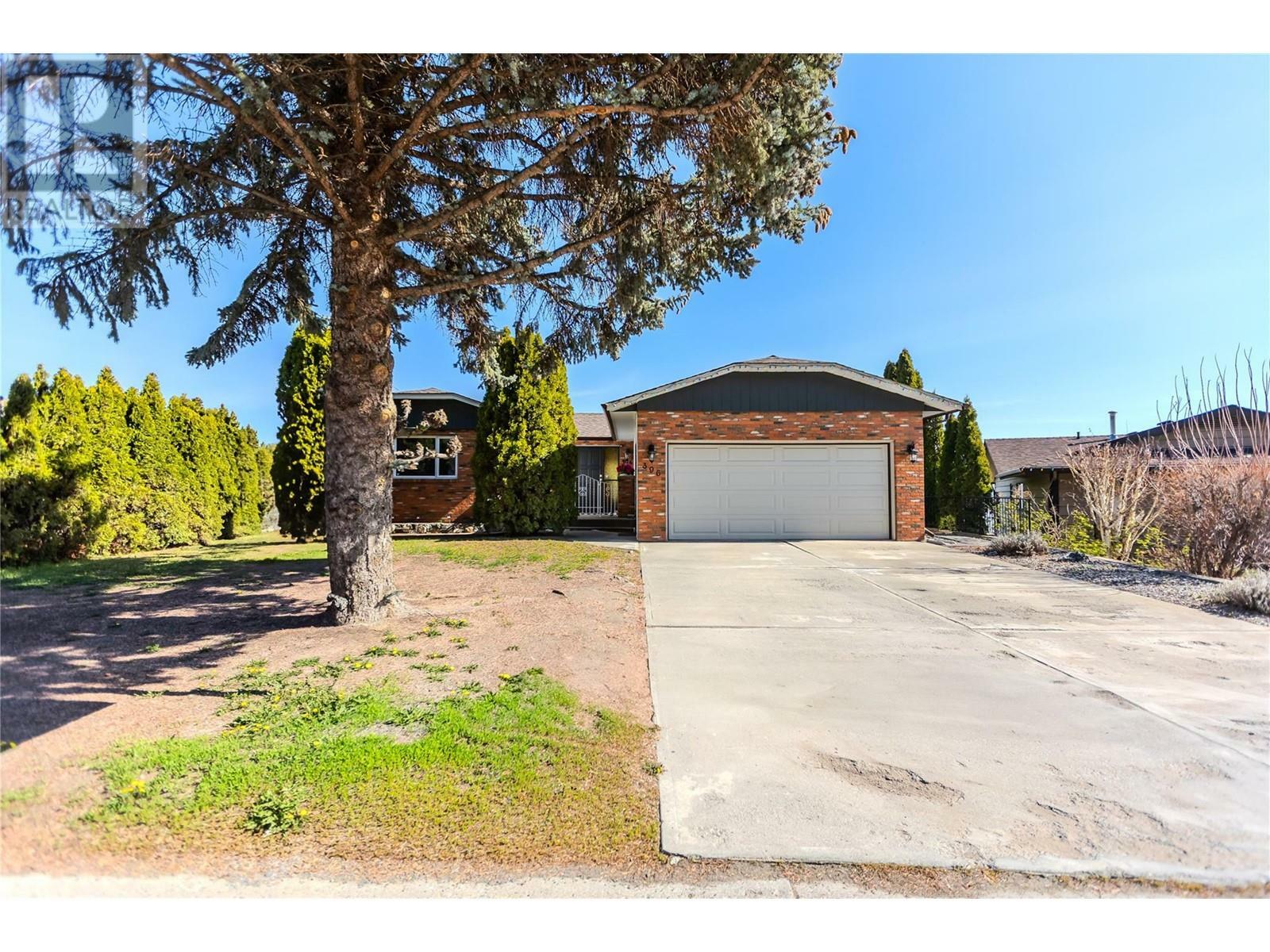 Property Photo: 396 Gleneagles Drive BC V2E 1Z4