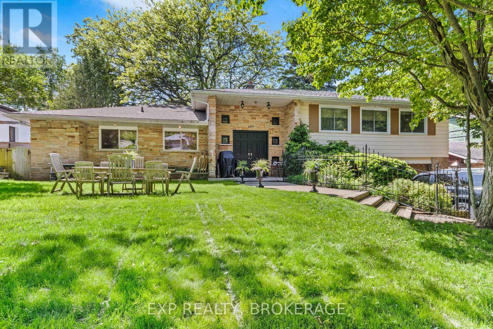 Property Photo:  197 Fairway Hill Crescent  ON K7M 2V5 