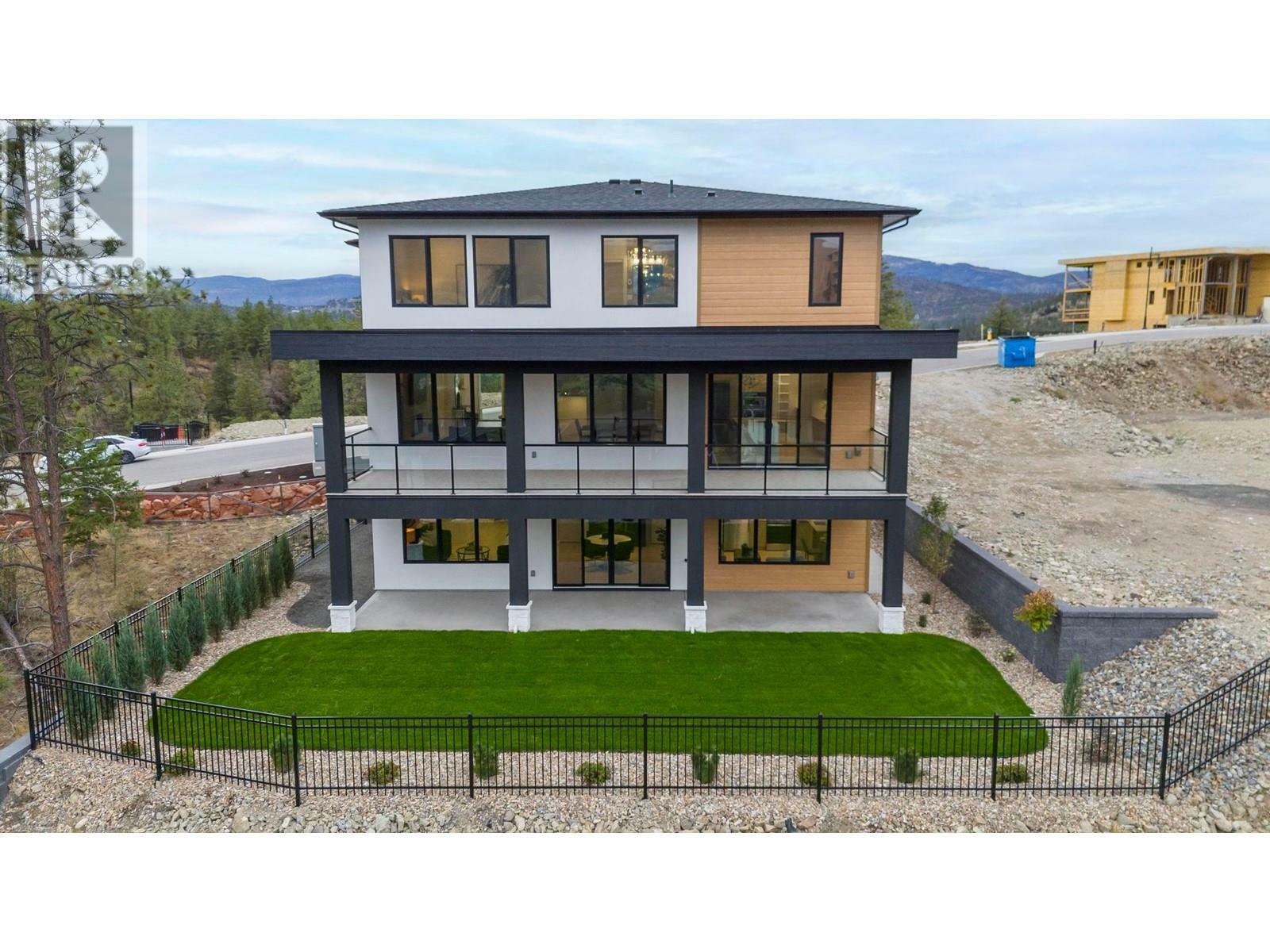 Property Photo:  615 Kingswood Terrace  BC V1V 0J2 