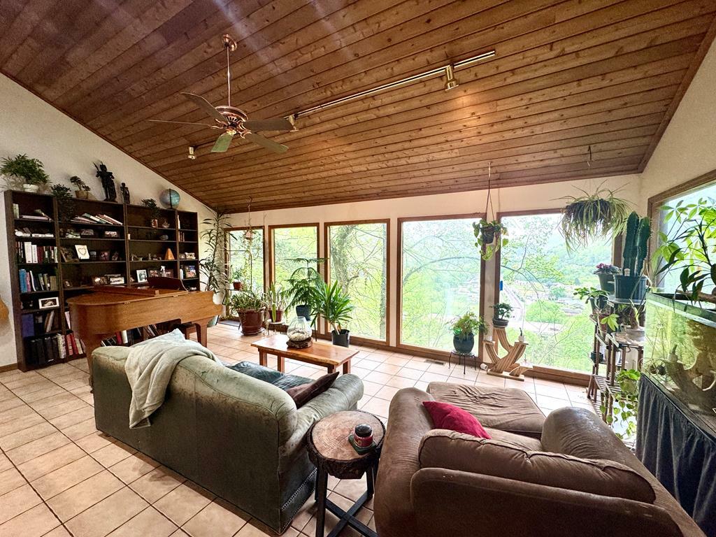 Property Photo: 2501 Kewanee Road KY 41501